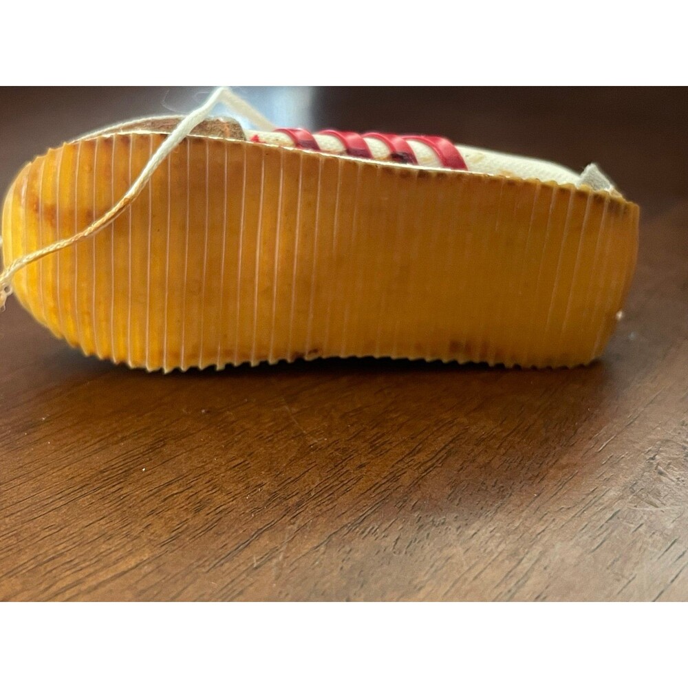 Vintage miniature, Adidas, red and white tennis shoe collector. - Picture 10 of 11